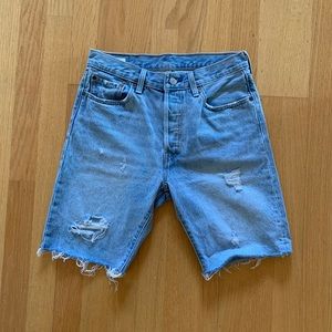 Levi’s Bermuda Distressed Shorts